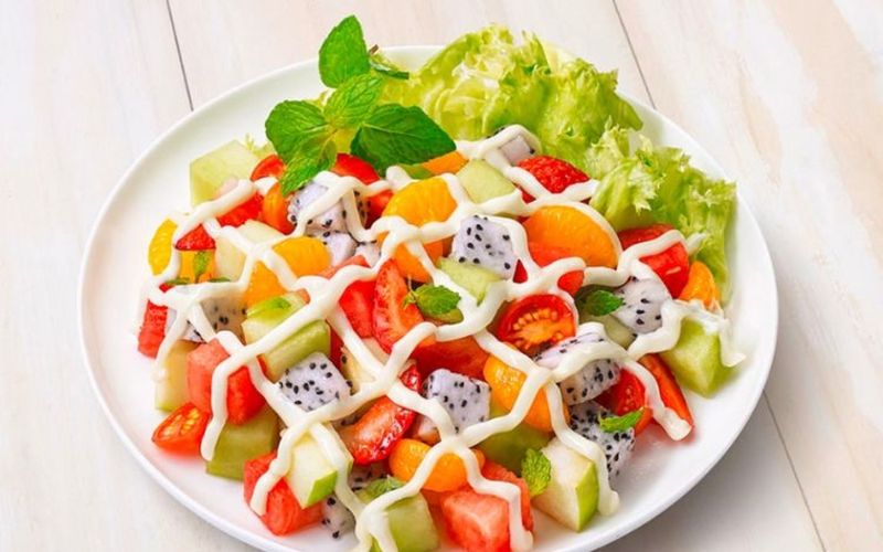 Salad hoa quả là món ăn thanh mát, hợp với khẩu vị nhiều người