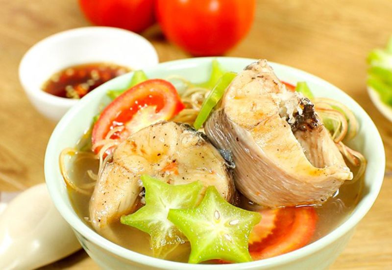 Canh chua khế là món ăn giúp thanh nhiệt và hỗ trợ giảm cân rất hiệu quả